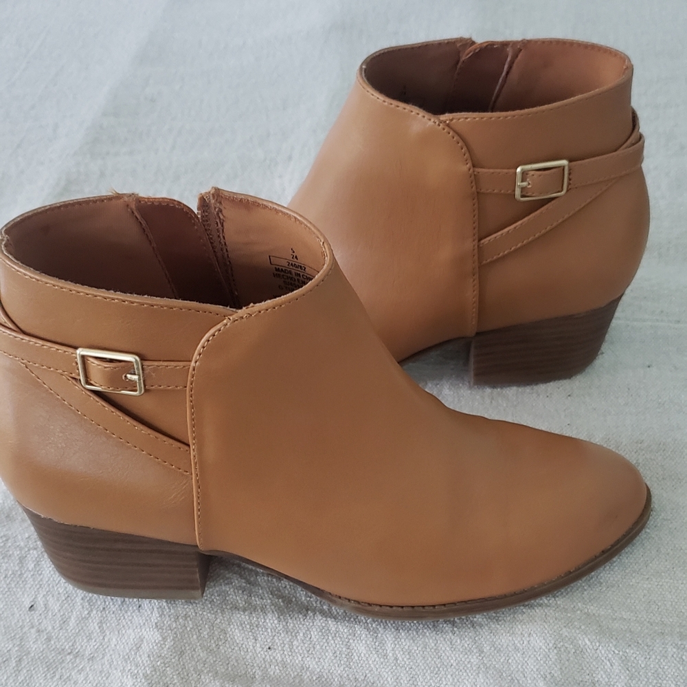 Like new Old Navy ankle boots, womens size 5